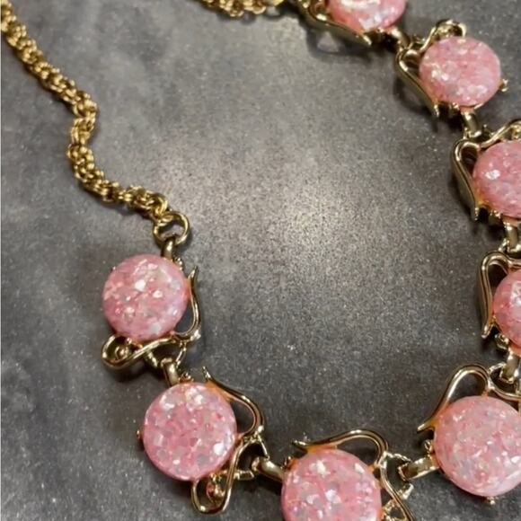 Vintage 1950s Pink Confetti Thermoset and Gold Tone Choker and Earrings Set - Picture 3 of 7
